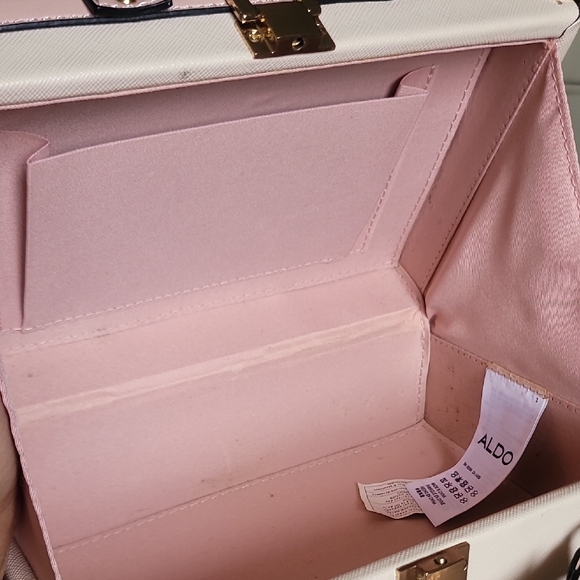 Aldo Pink and Cream Travel Bag with Vintage Appeal - Picture 7 of 11